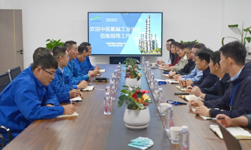 中國(guó)氯堿工業(yè)協(xié)會(huì)等領(lǐng)導(dǎo)一行蒞臨寧夏華御化工調(diào)研指導(dǎo)工作